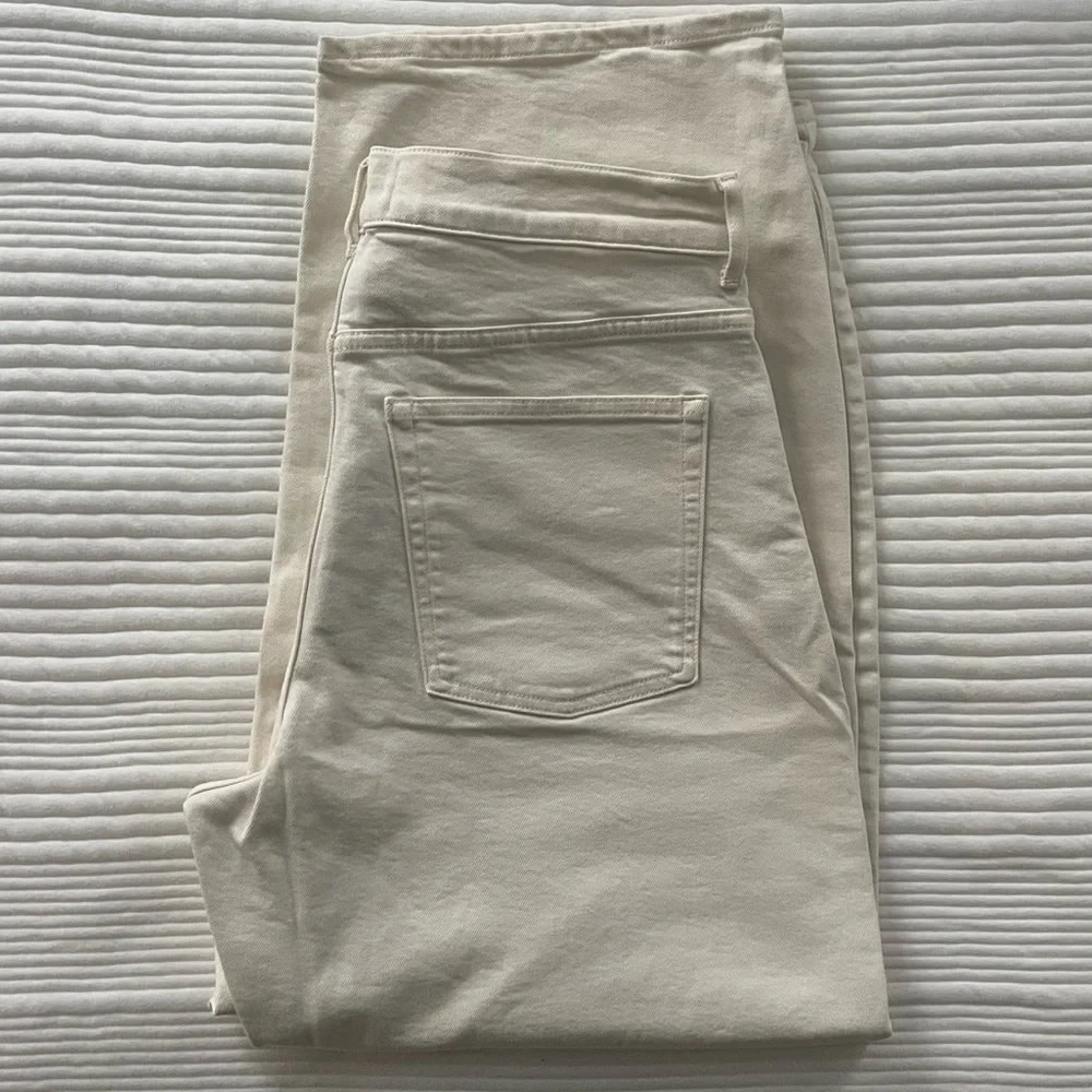 Everlane Cream Way High Jeans  w a Barrel like leg - Picture 7 of 10